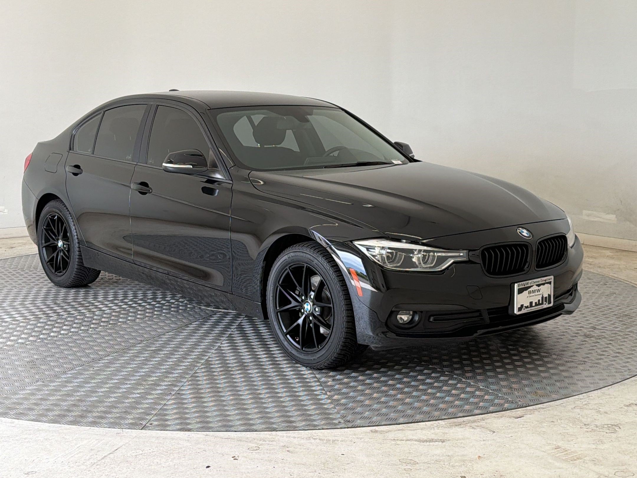 Used 2018 BMW 320i xDrive Sedan AWD/4WD image 7