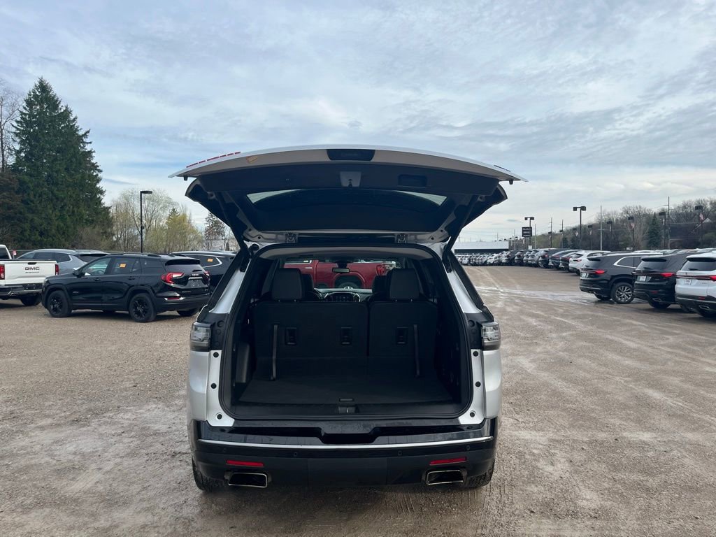 Used 2020 Chevrolet Traverse Premier w/ Redline Edition image 12