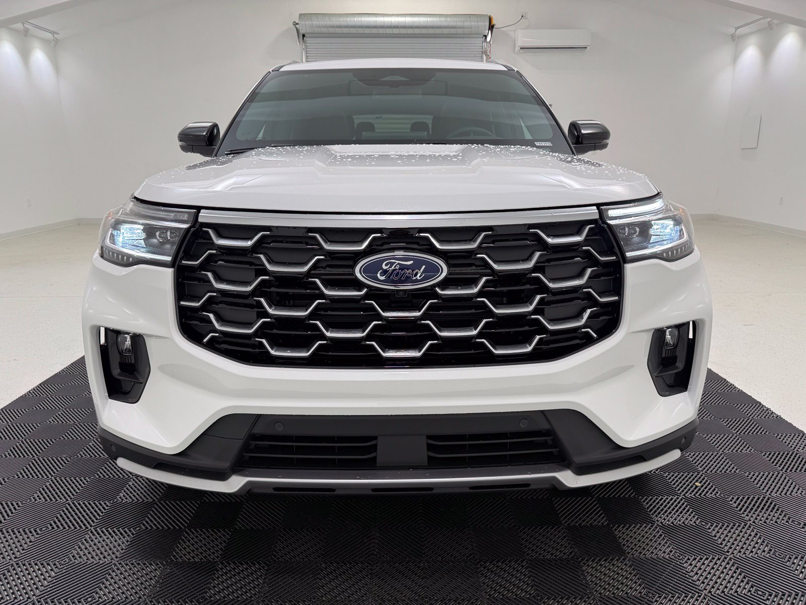 New 2026 Ford Explorer Platinum RWD image 2