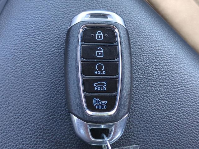 Used 2023 Hyundai Elantra SEL image 31