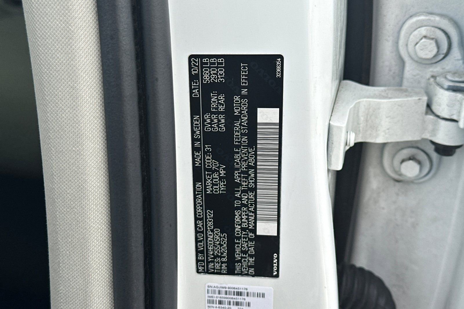 Used 2023 Volvo XC60 T8 Plus image 29