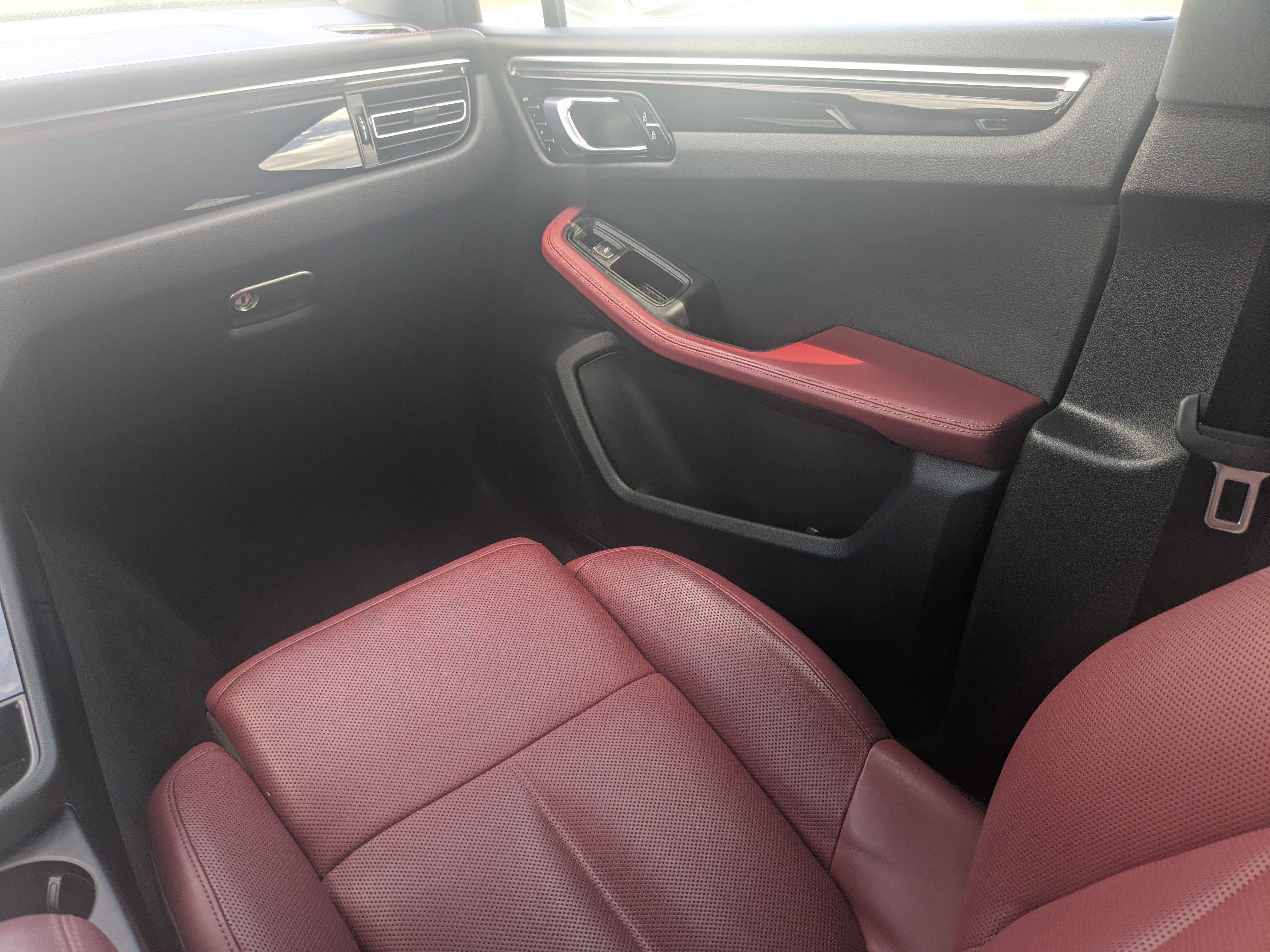 Used 2023 Porsche Macan Turbo image 16