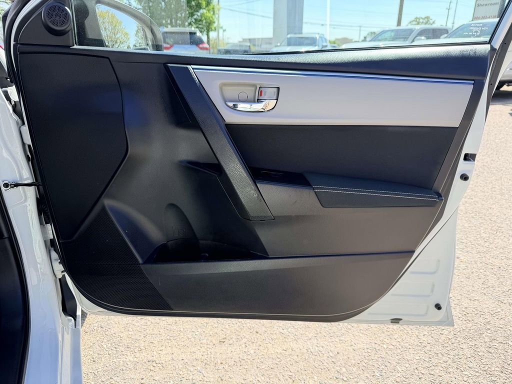 Used 2016 Toyota Corolla LE image 11