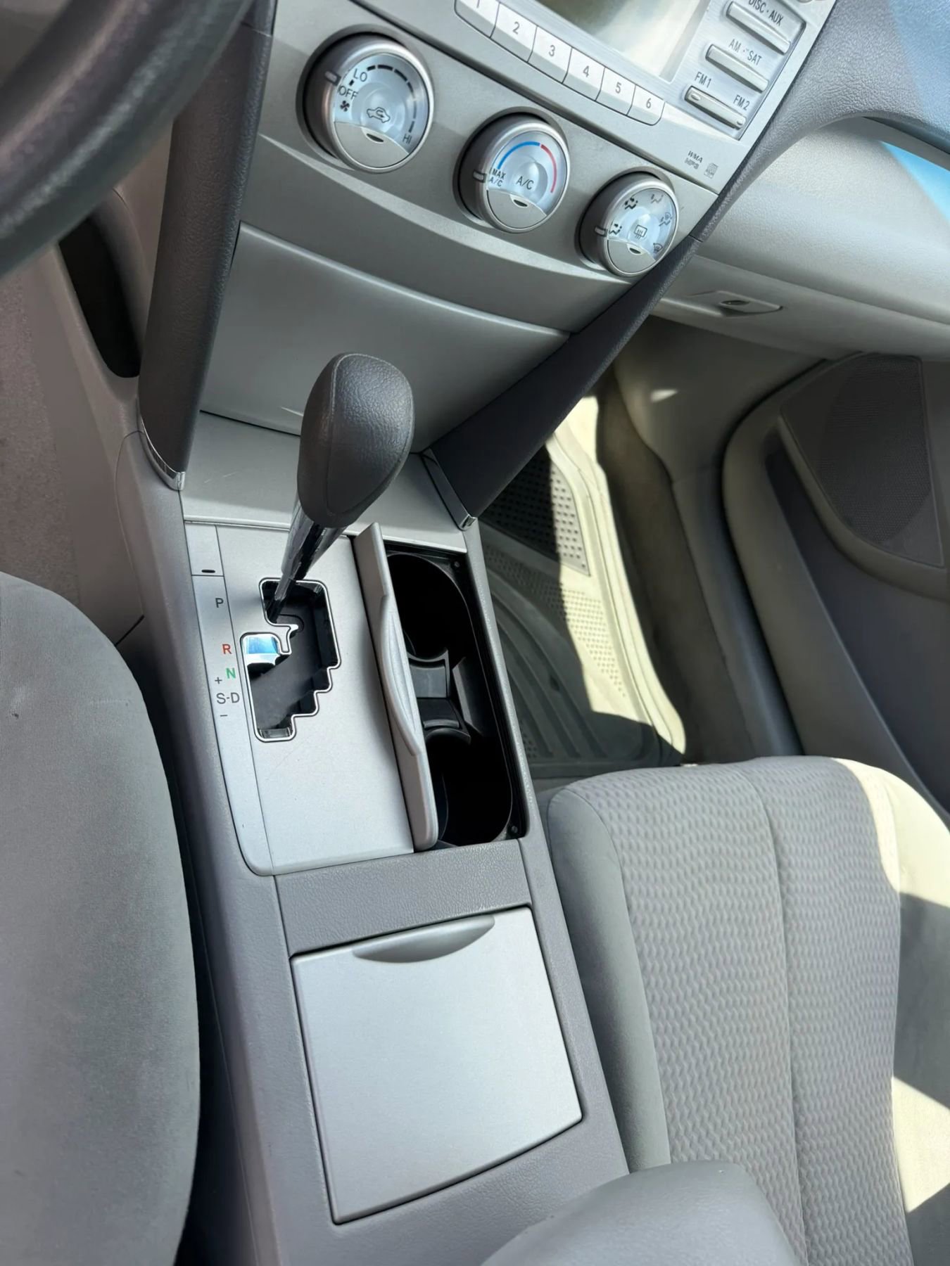 Used 2011 Toyota Camry LE FWD image 13