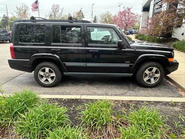 Used 2008 Jeep Commander Sport AWD/4WD image 4