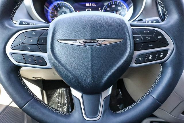 Used 2023 Chrysler Pacifica Touring-L FWD image 25