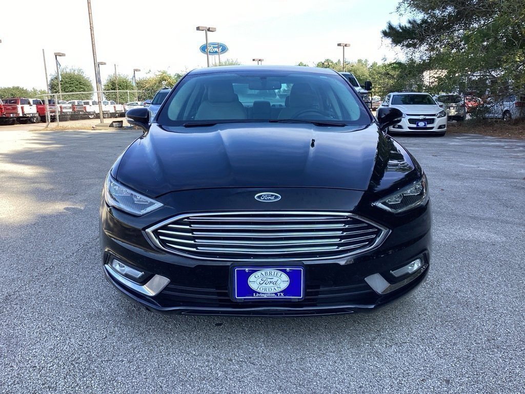 Used 2017 Ford Fusion SE image 2