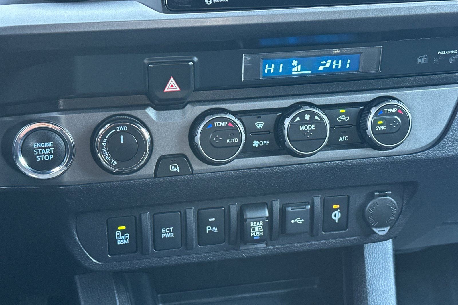 Used 2021 Toyota Tacoma TRD Off-Road w/ Technology Package image 18