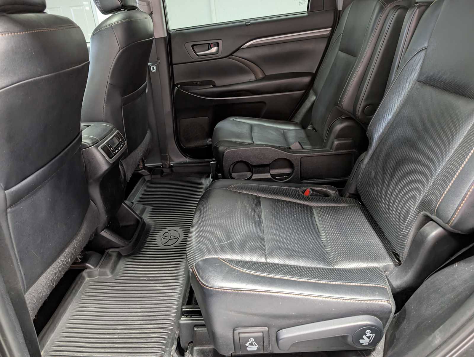 Used 2019 Toyota Highlander Limited image 23
