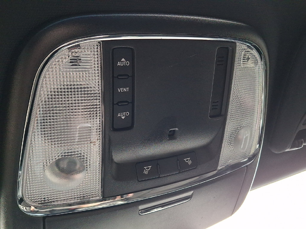 Used 2021 Jeep Grand Cherokee Laredo AWD/4WD image 25