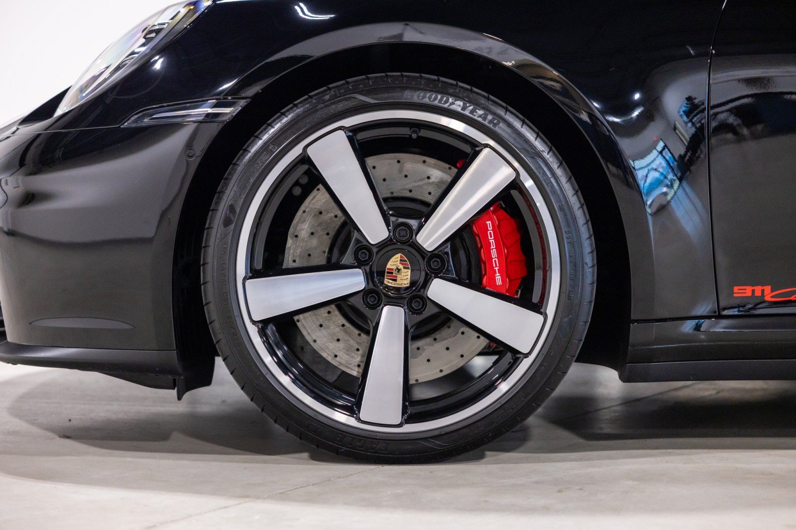 Used 2025 Porsche 911 Carrera S RWD image 19
