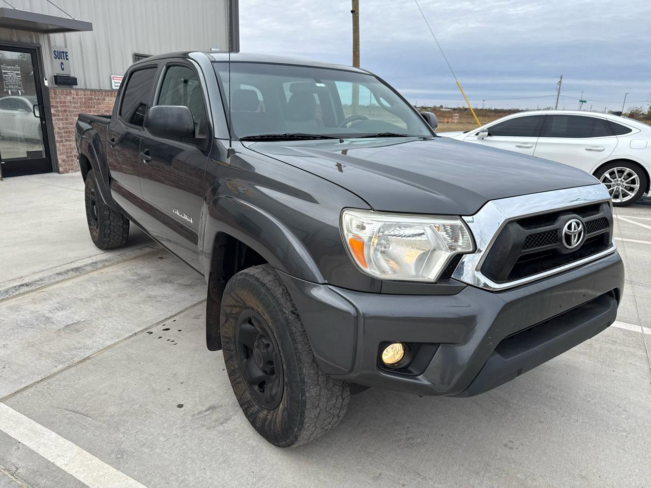 Used 2014 Toyota Tacoma 4x4 Double Cab w/ SR5 Package image 5