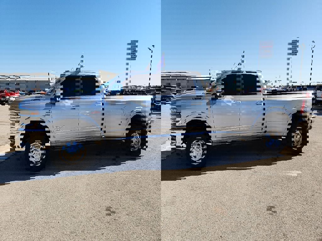 Used 2026 RAM 3500 Limited image 2