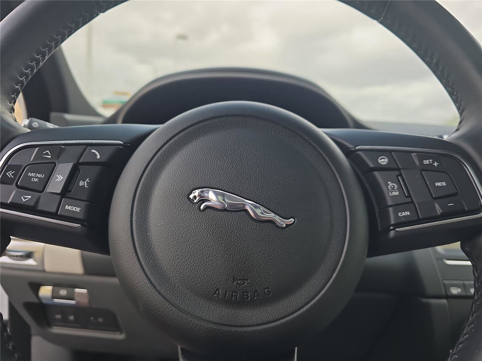 Used 2020 Jaguar E-PACE SE image 25