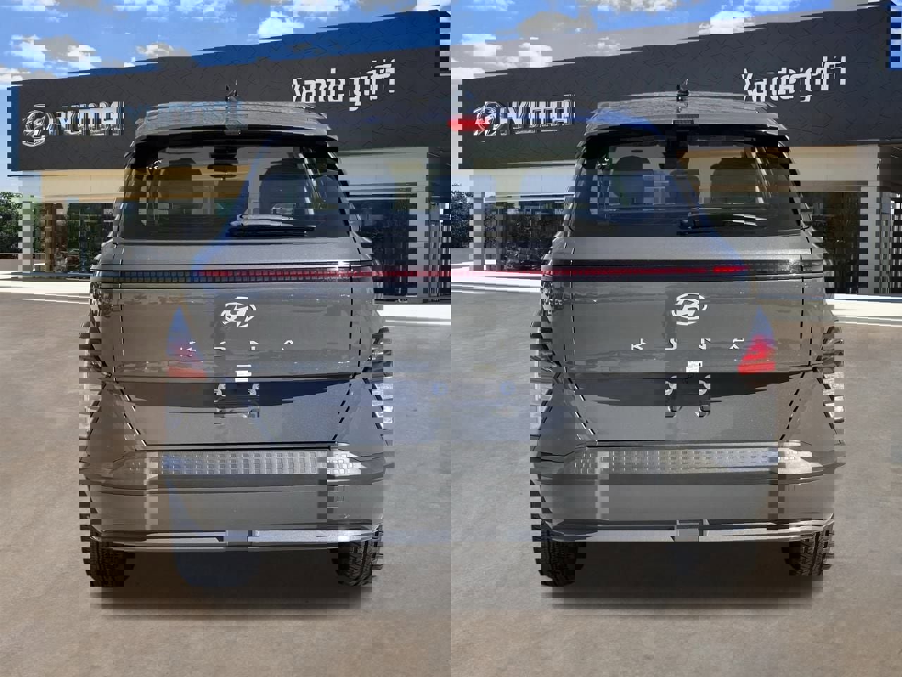 Used 2025 Hyundai Kona SE image 11