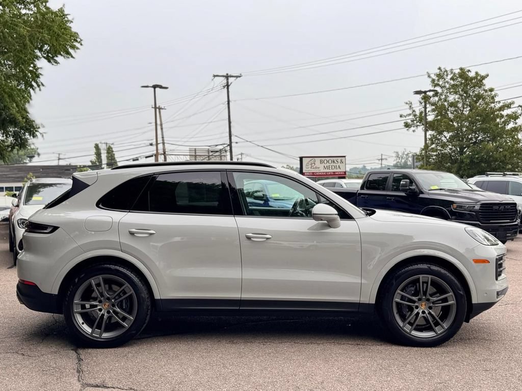 Used 2024 Porsche Cayenne AWD/4WD image 7