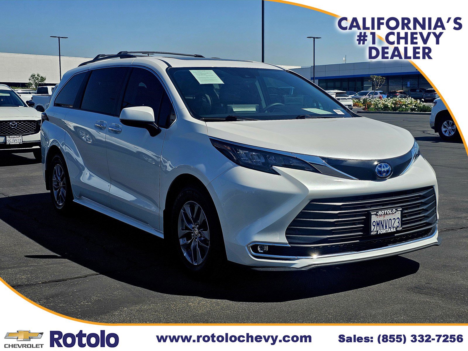 Used 2024 Toyota Sienna XLE w/ XLE Plus Package image 1