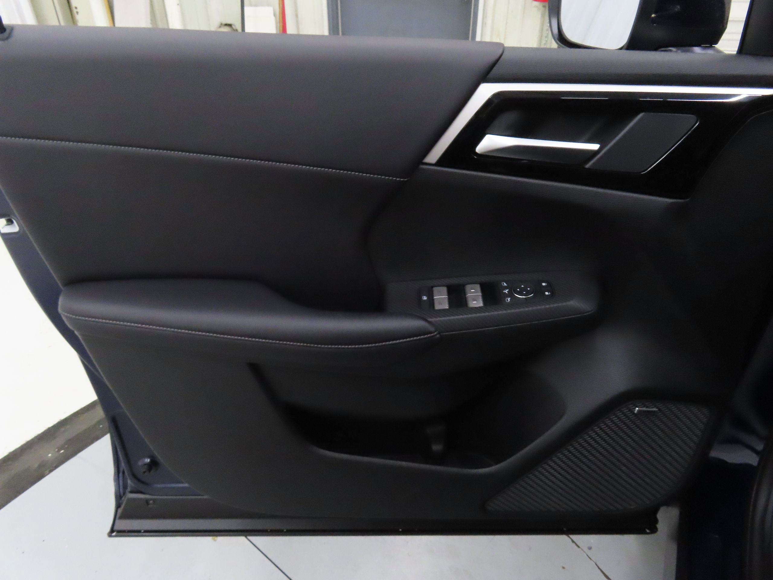 New 2025 Mitsubishi Outlander SE image 9