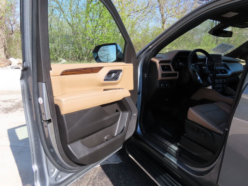 Used 2022 Chevrolet Tahoe Premier AWD/4WD image 25