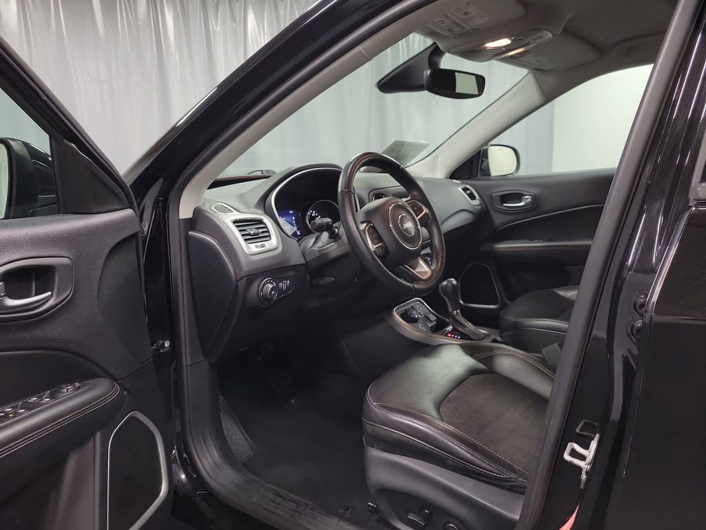 Used 2018 Jeep Compass Latitude w/ Popular Equipment Group AWD/4WD image 12