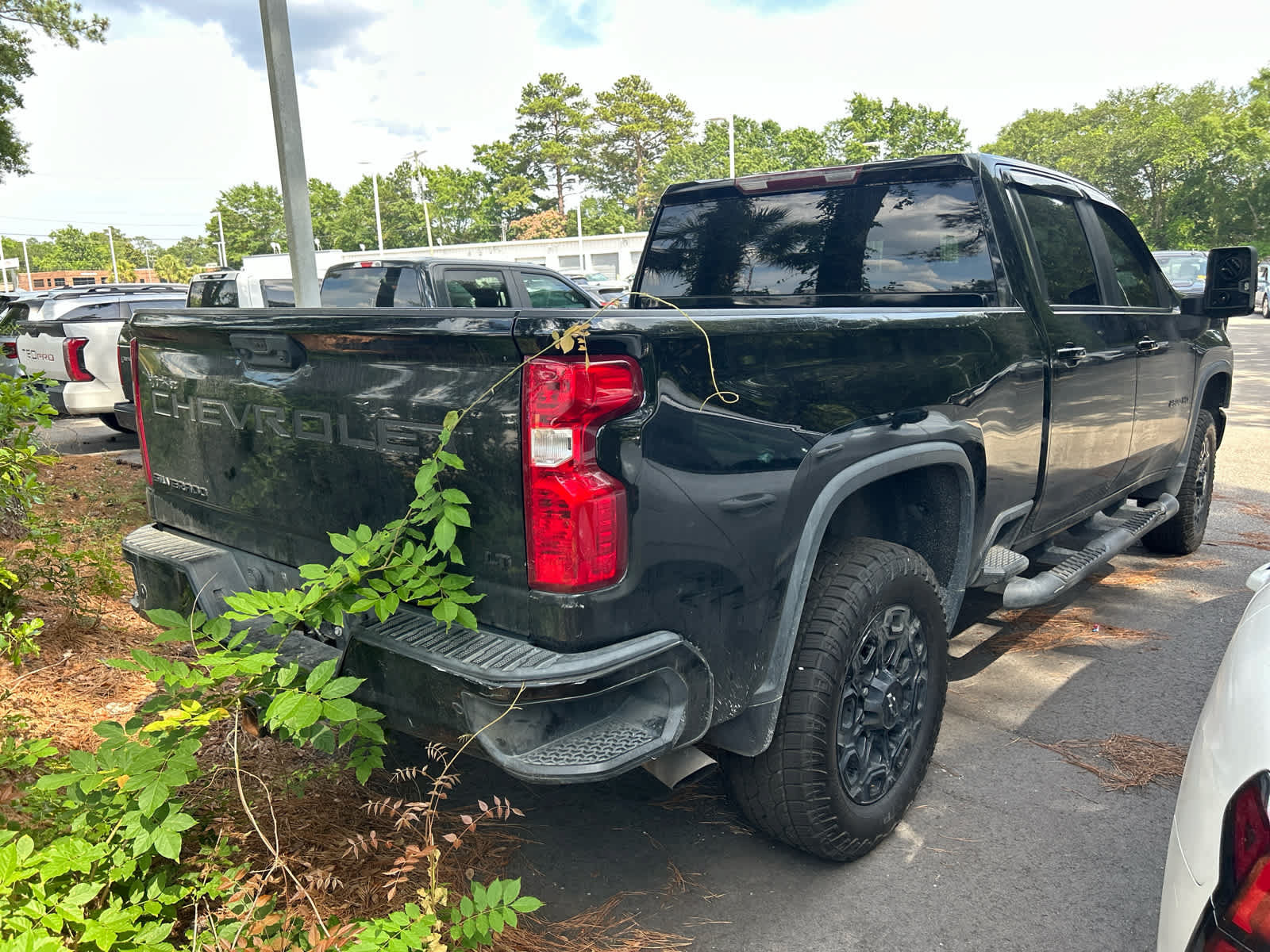 Used 2021 Chevrolet Silverado 2500 LT w/ Midnight Edition AWD/4WD image 5