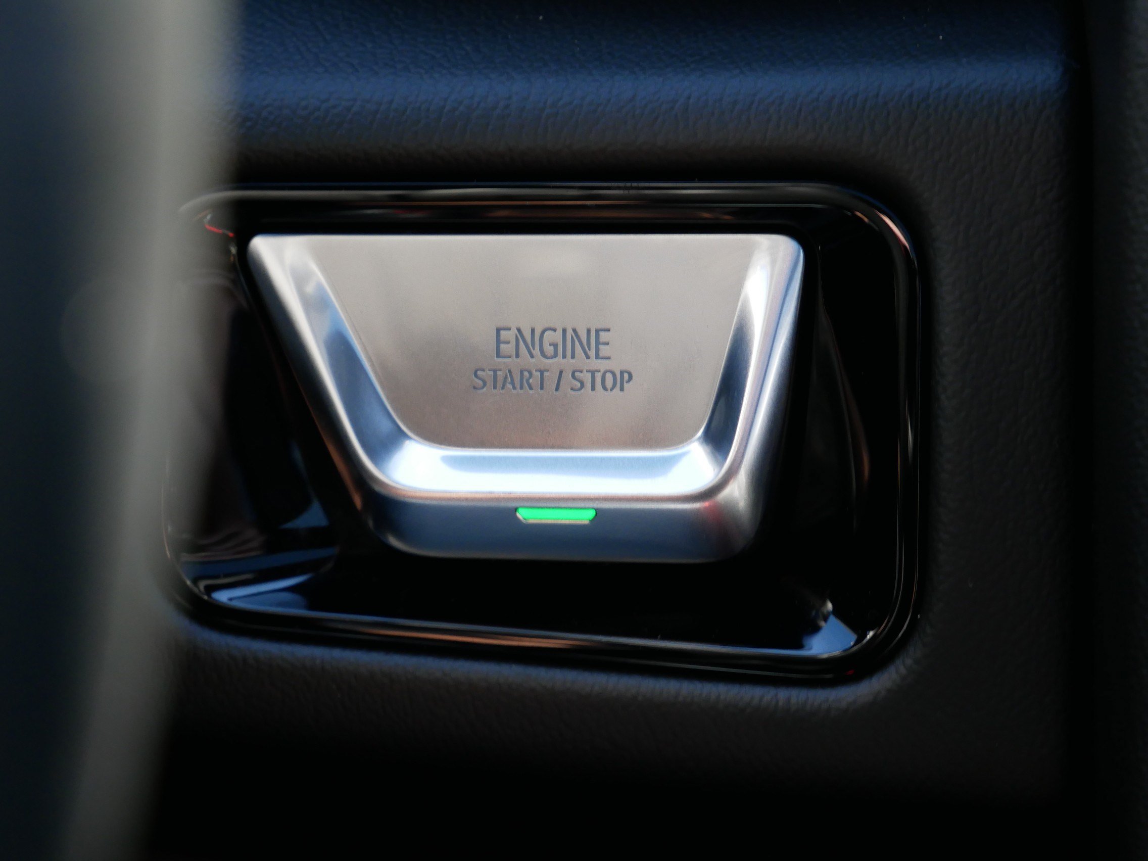Used 2025 GMC Yukon XL Denali w/ Sun & Power Step Package AWD/4WD image 28