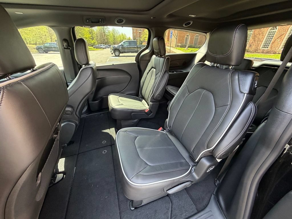 New 2026 Chrysler Pacifica Limited w/ S Appearance Package FWD image 11