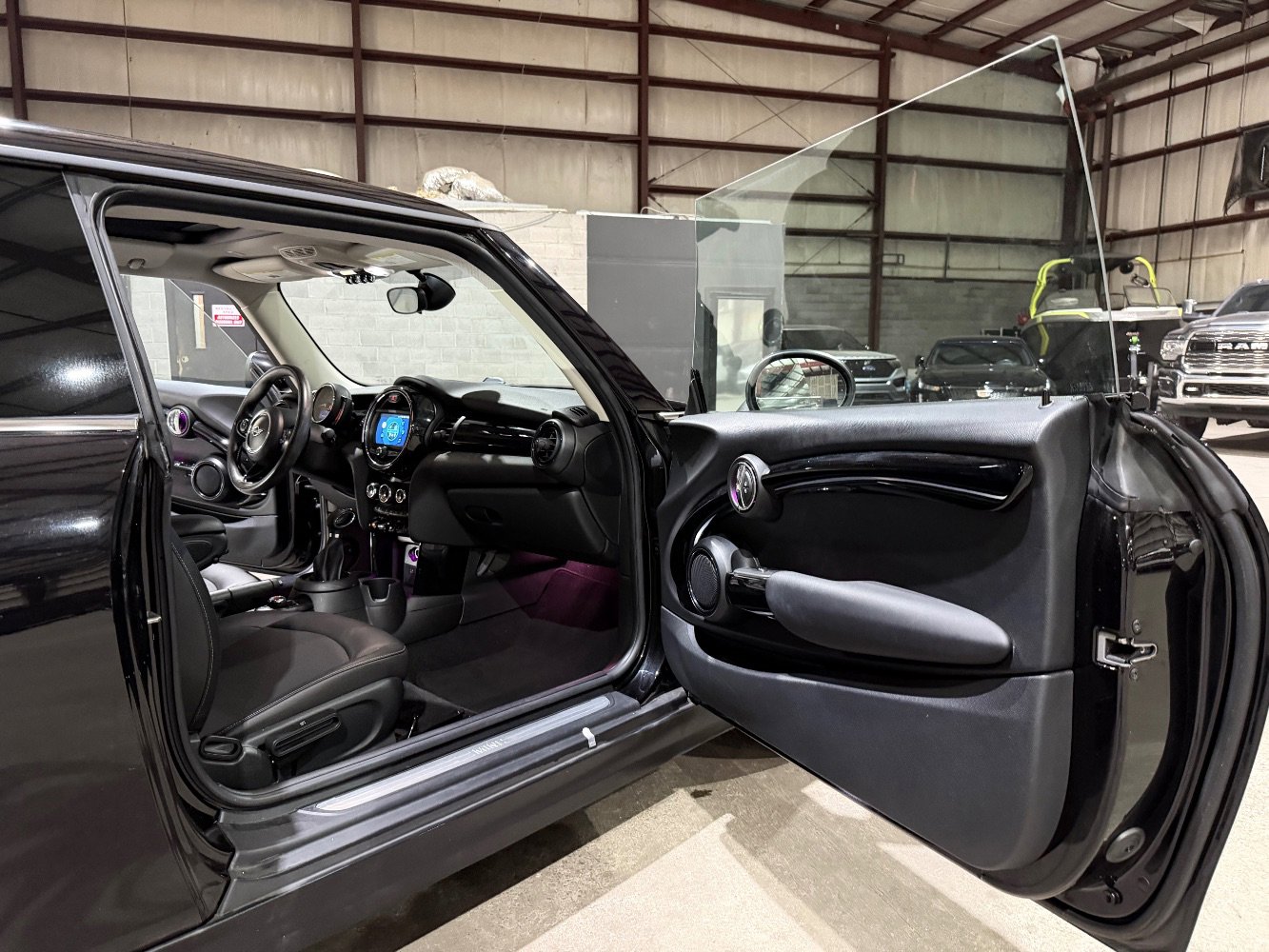 Used 2019 MINI Cooper 2-Door Hardtop w/ Signature Upholstery Package FWD image 16