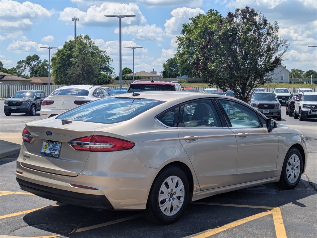 Used 2019 Ford Fusion S image 3