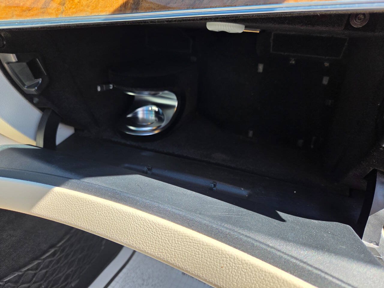 Used 2017 Mercedes-Benz E 300 4MATIC image 40