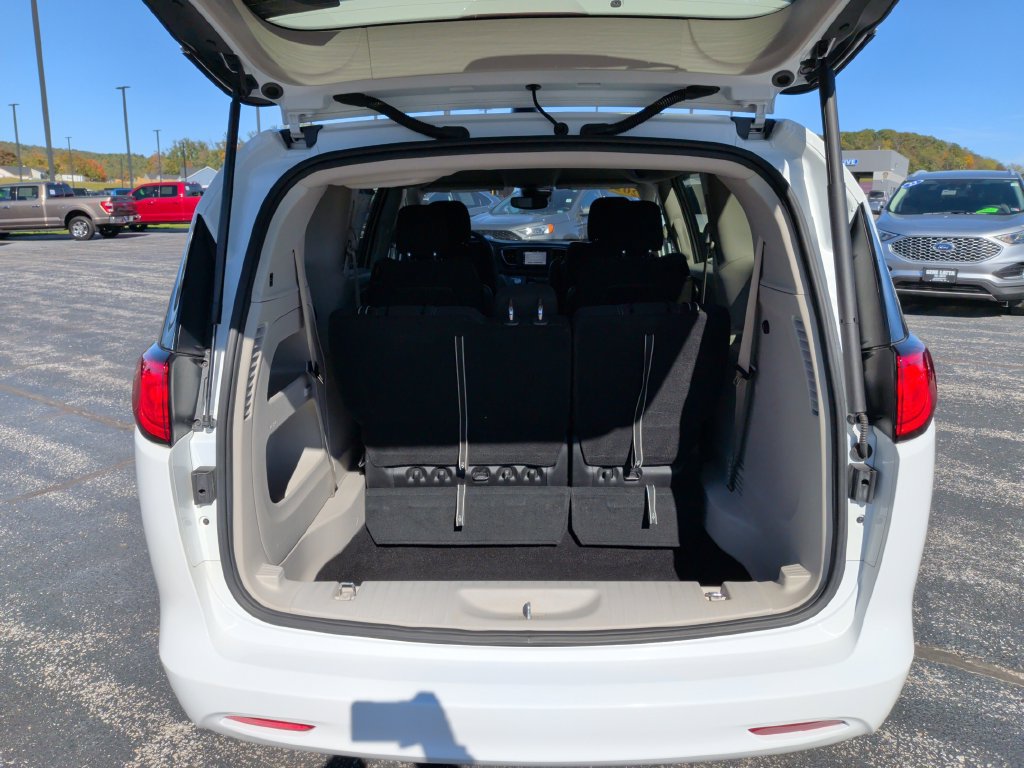 Used 2023 Chrysler Voyager LX FWD image 29