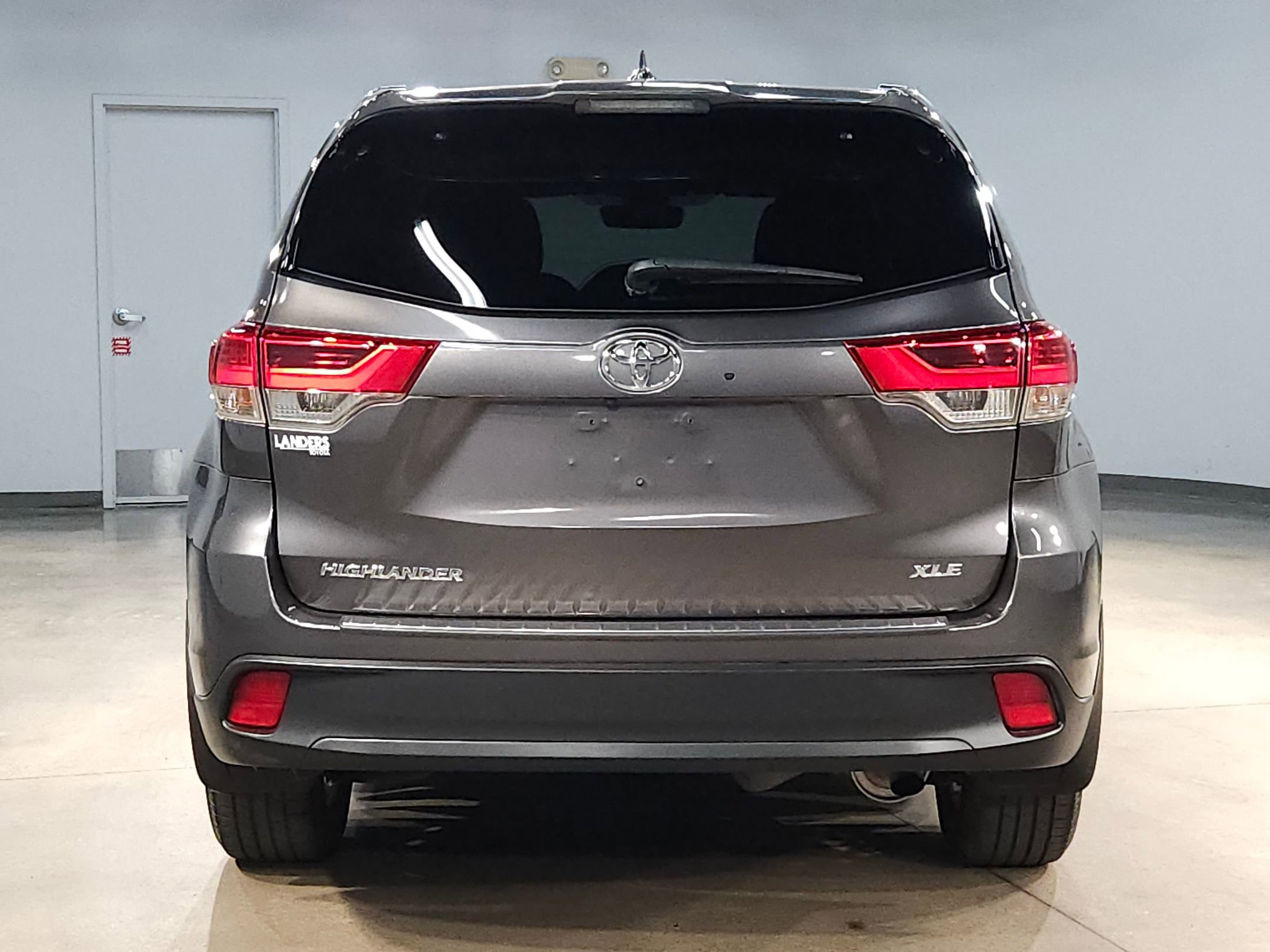 Used 2019 Toyota Highlander XLE FWD image 6