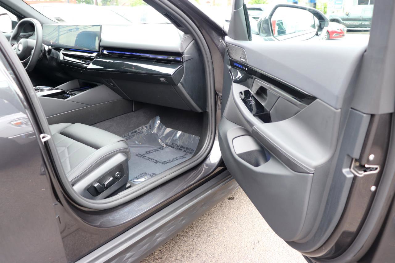 Used 2026 BMW 530i xDrive AWD/4WD image 15