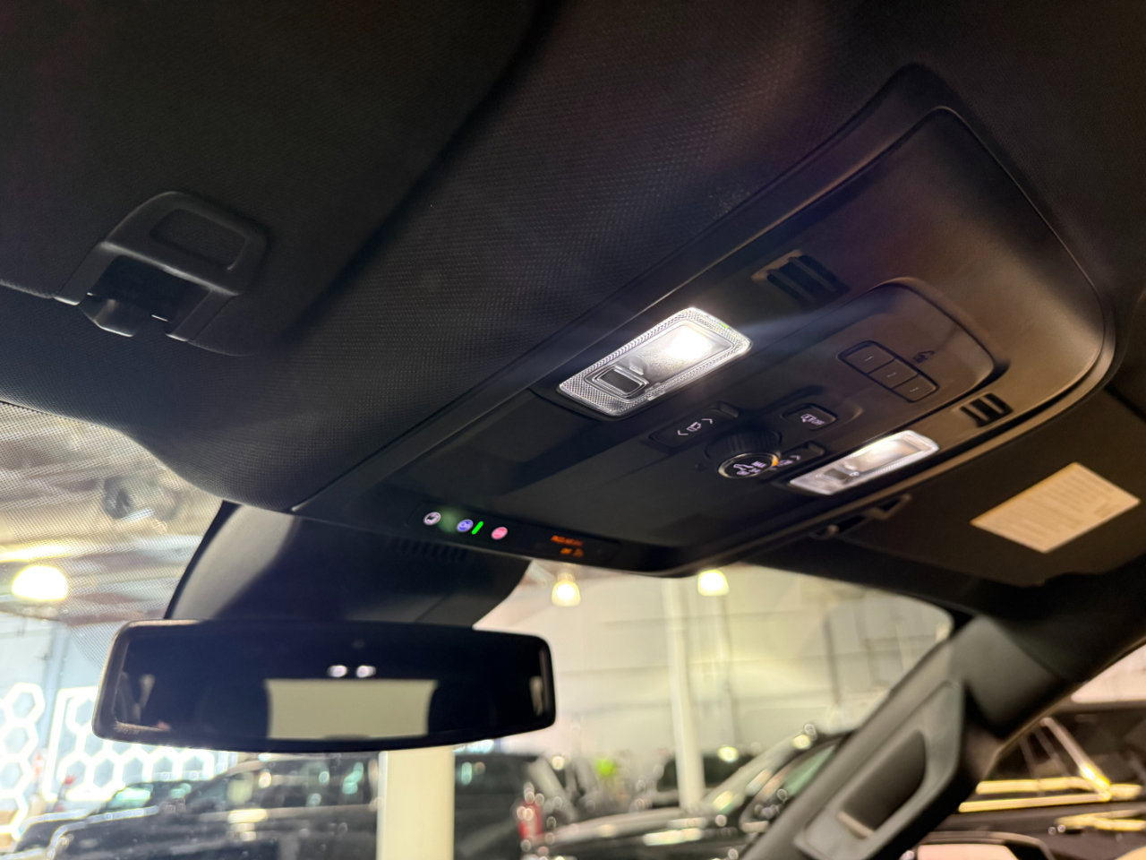 Used 2023 Chevrolet Suburban Premier image 9