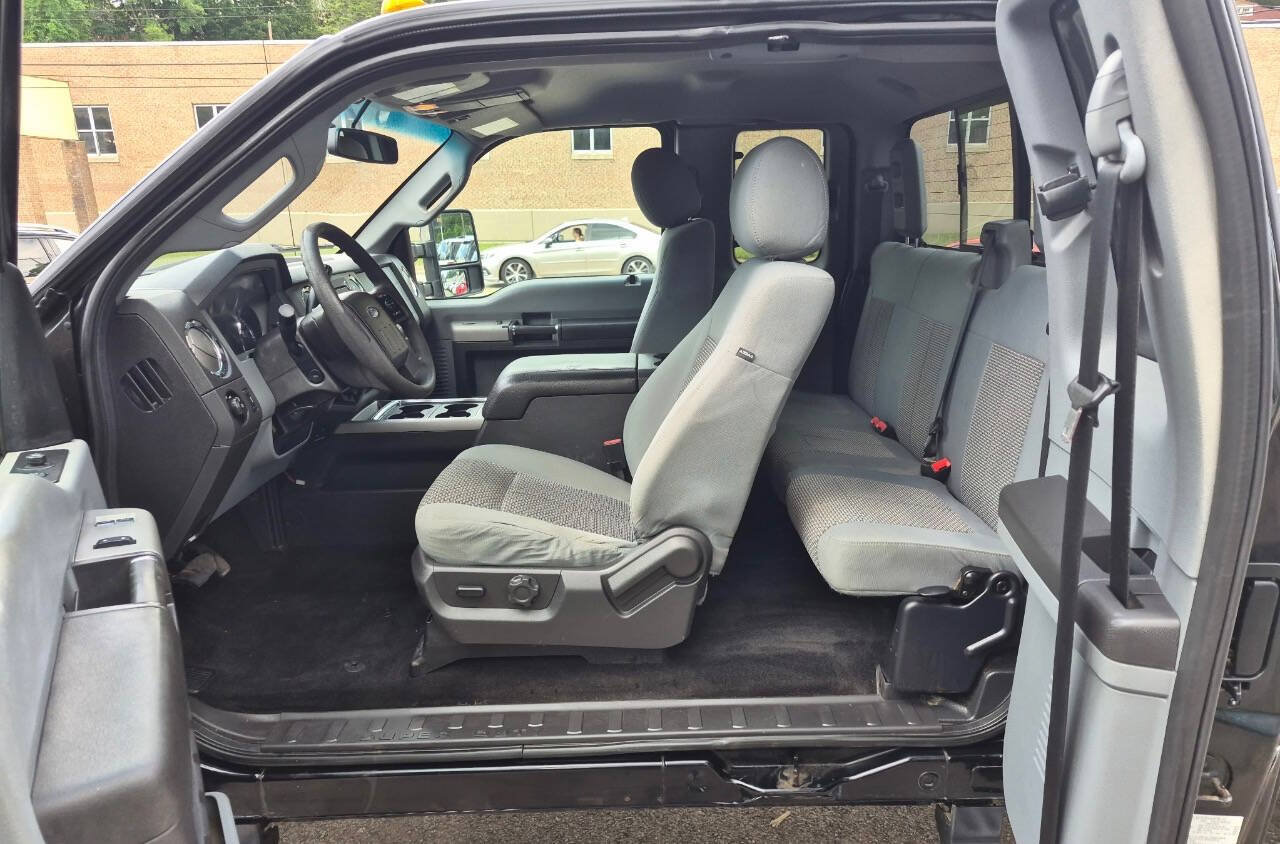 Used 2016 Ford F250 XLT w/ XLT Premium Package AWD/4WD image 6
