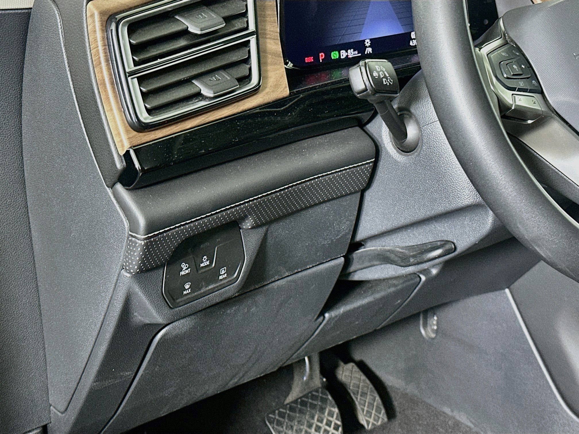 Used 2024 Volkswagen Atlas SE FWD image 17