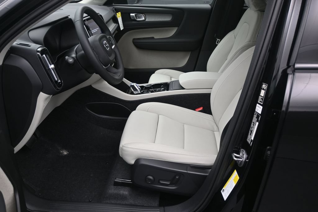 New 2026 Volvo XC40 B5 Plus w/ Protection Package Premier AWD/4WD image 11