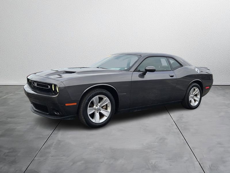 Used 2023 Dodge Challenger SXT image 2