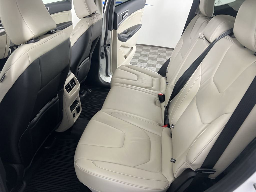 Used 2022 Ford Edge Titanium image 25