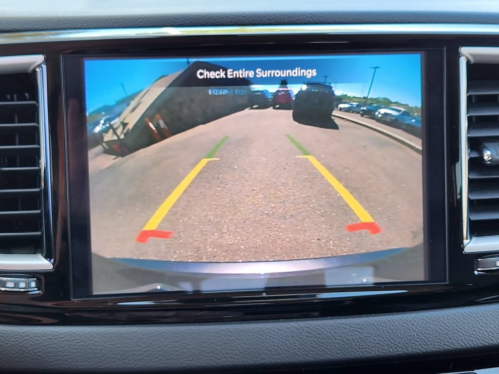 Used 2023 Chrysler Pacifica Touring-L FWD image 9