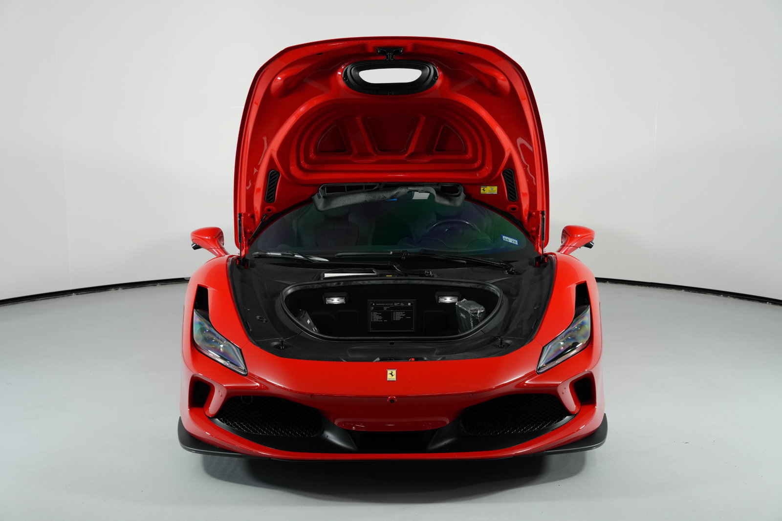 Used 2023 Ferrari F8 Spider RWD image 4