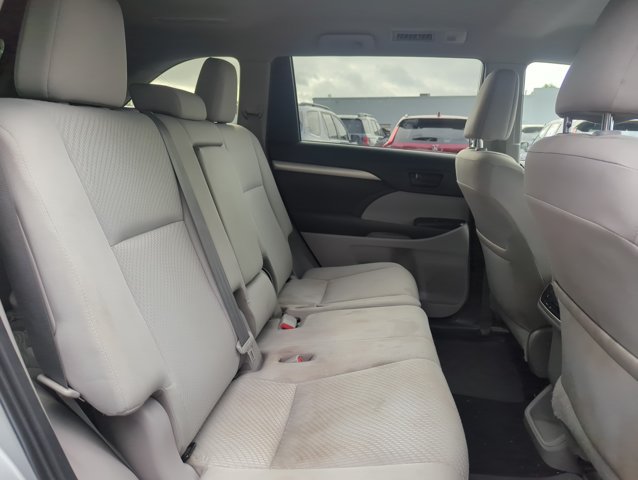 Used 2019 Toyota Highlander LE FWD image 24