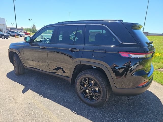 New 2026 Jeep Grand Cherokee Altitude AWD/4WD image 3