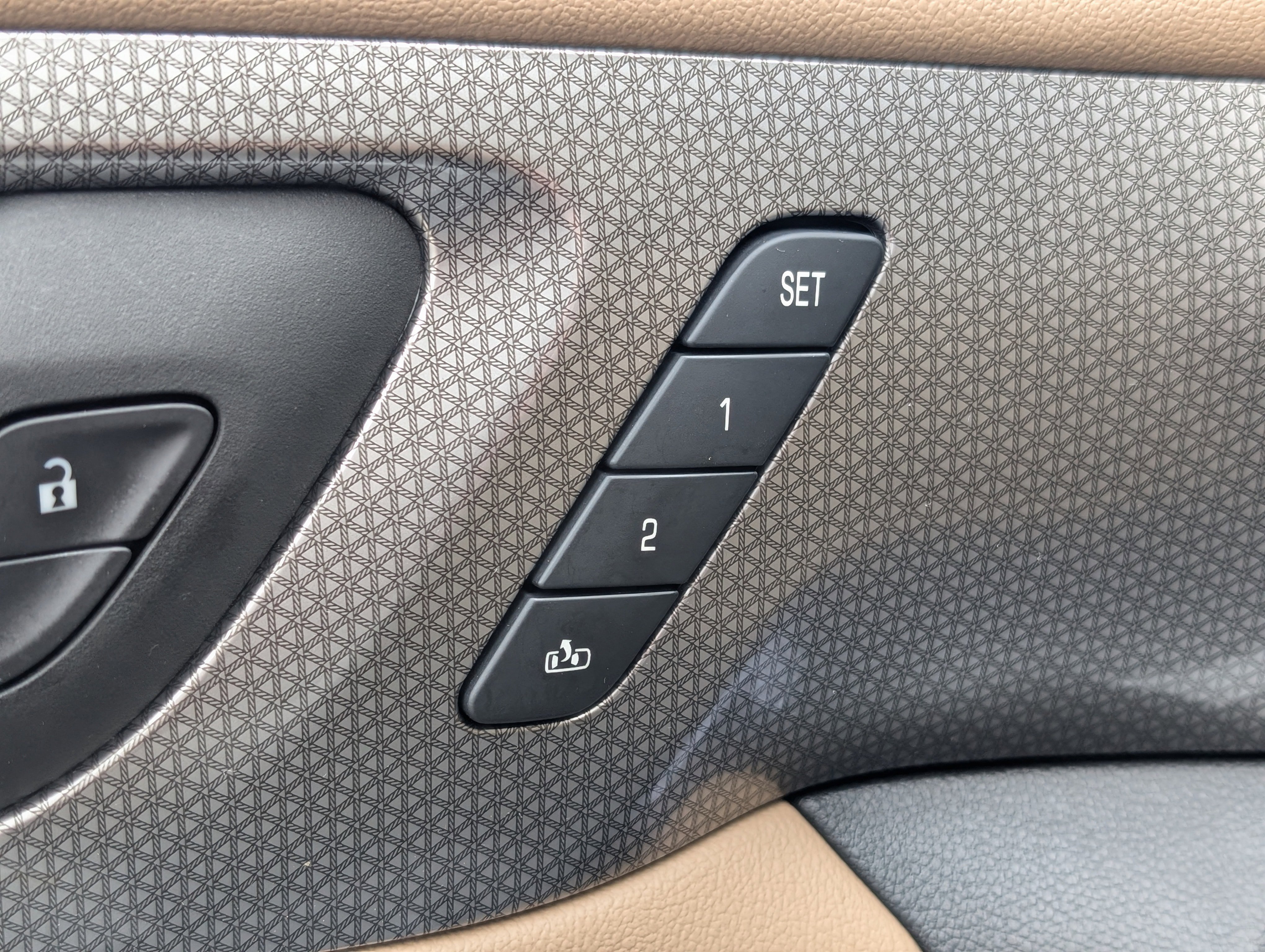 Used 2023 Chevrolet Traverse Premier image 35