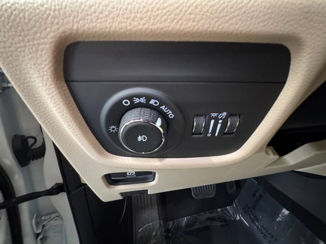Used 2024 Jeep Grand Cherokee Limited AWD/4WD image 22