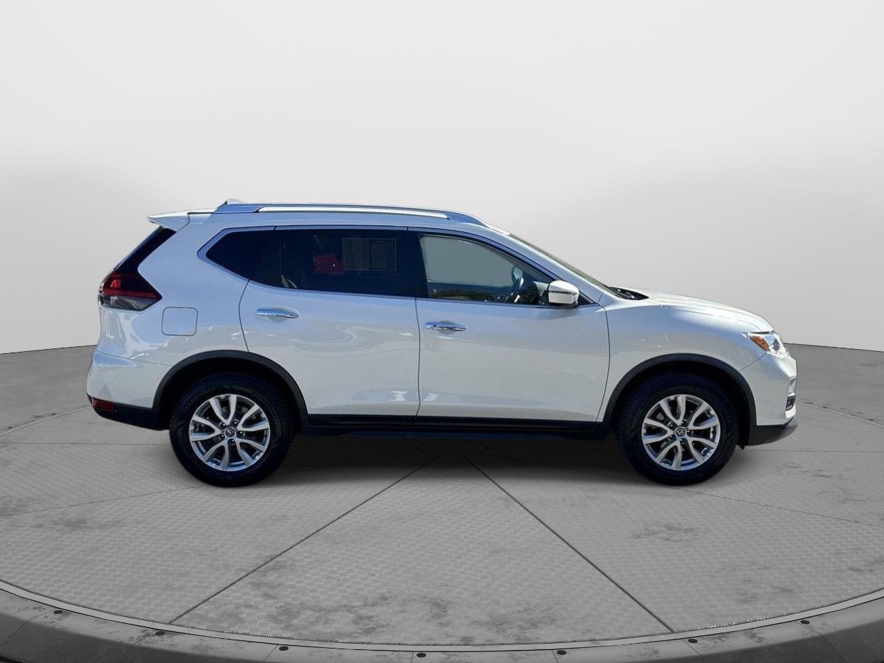 Used 2020 Nissan Rogue SV AWD/4WD image 2