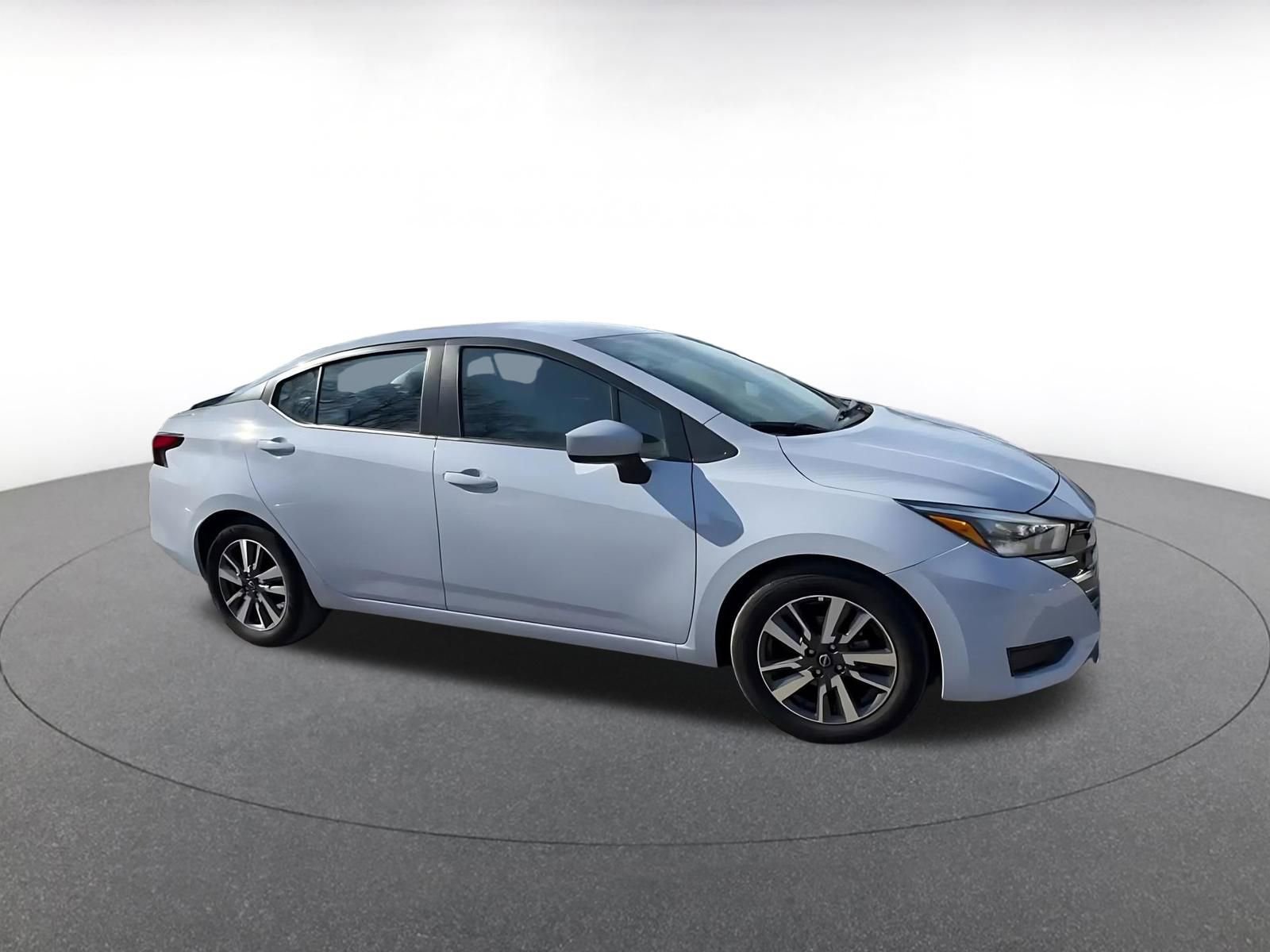 Used 2025 Nissan Versa SV FWD image 2