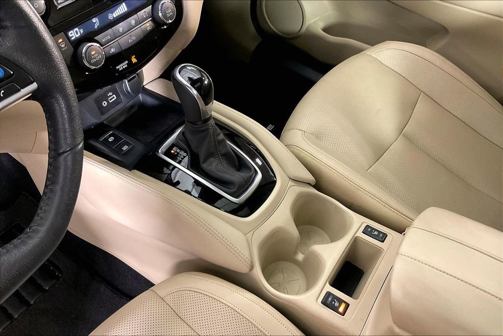 Used 2020 Nissan Rogue SL w/ Premium Package image 19