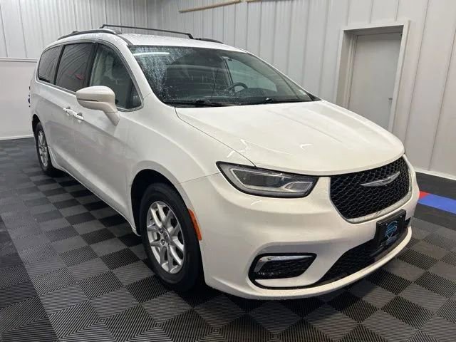 Used 2022 Chrysler Pacifica Touring-L image 2