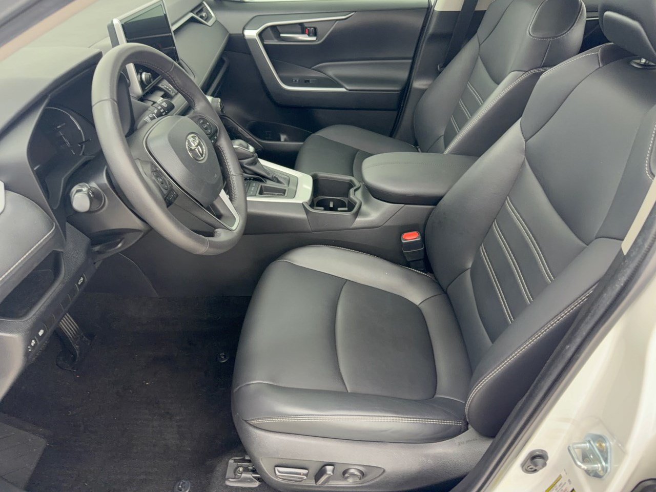 Certified 2023 Toyota RAV4 XLE Premium FWD image 5